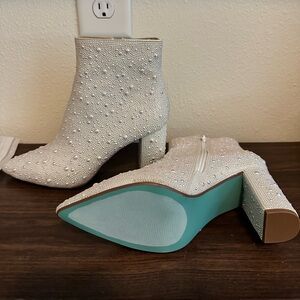 Betsy Johnson CADY IVORY Pearl Booties